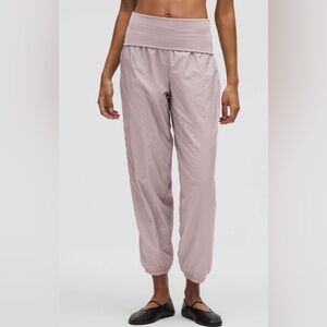 lululemon Women Lightweight Foldover Waist Jogger Size: Small Color: Mauve Grey